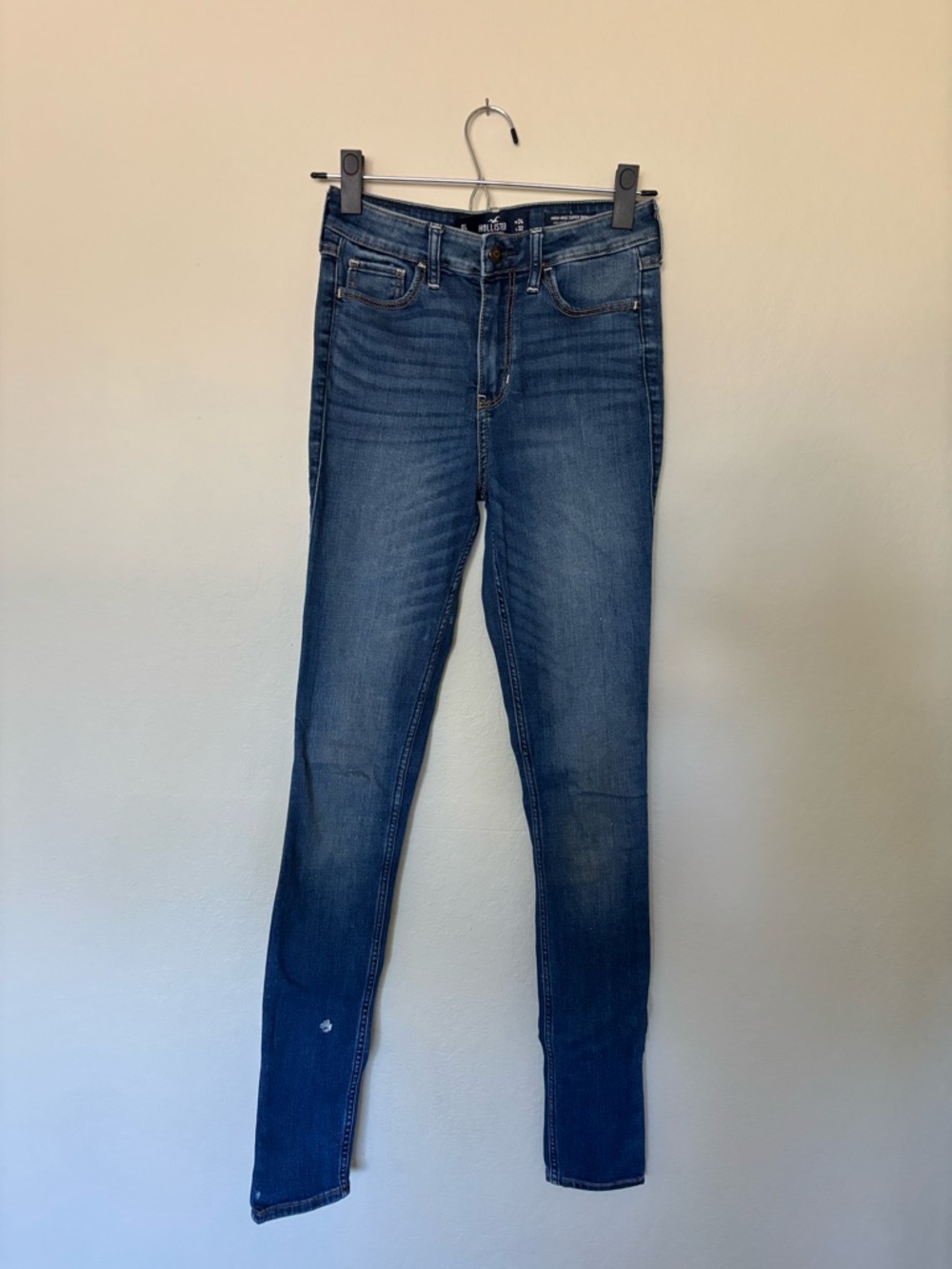 Hollister Women’s Skinny Jeans in Medium Blue Wash